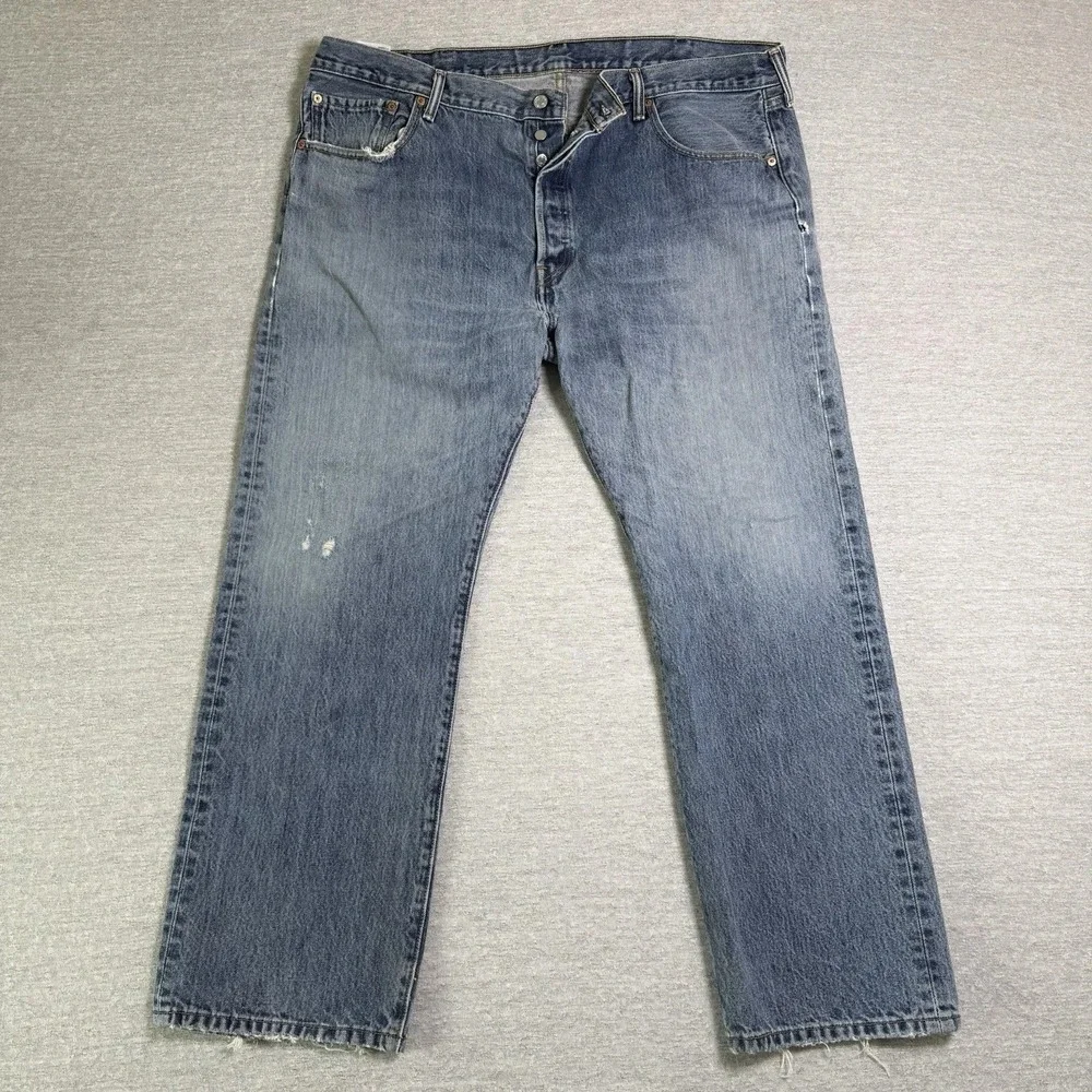 Levi's 501 Original Fit Men Jeans 44x32 Button Fly Straight Leg Light Wash Denim